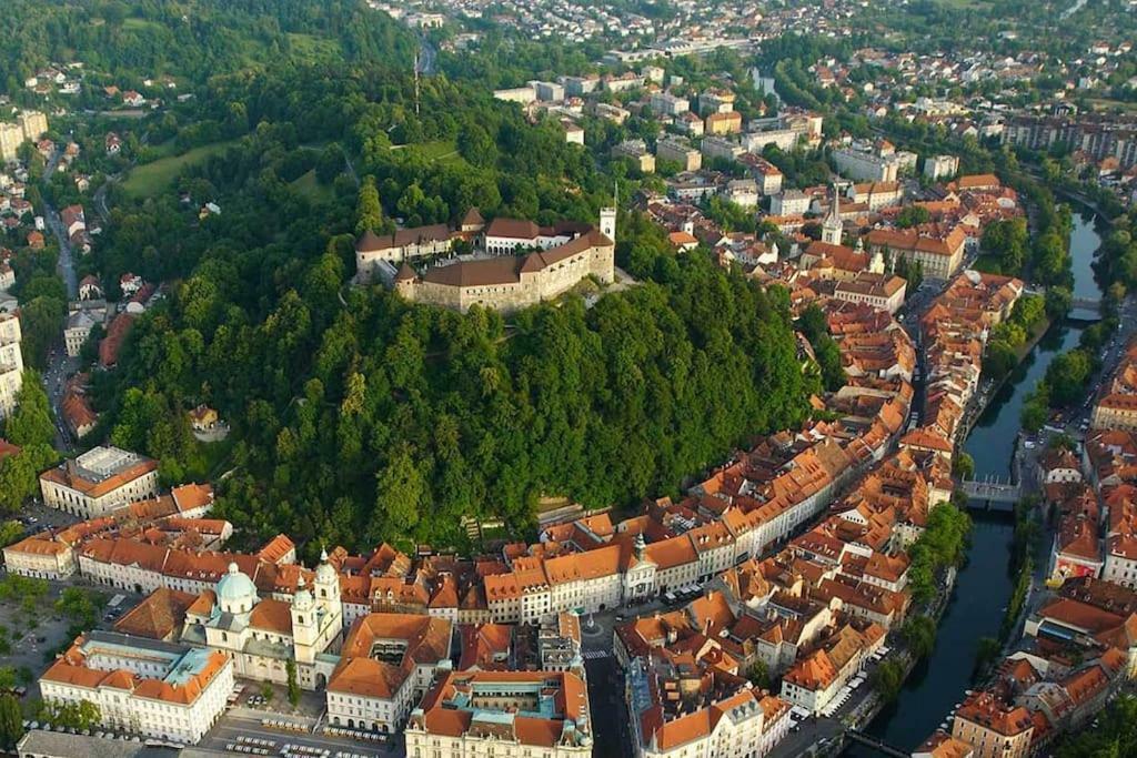 Hanna'S Suite With Free Parking Ljubljana Bagian luar foto